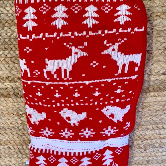 Red Holiday Blanket with White Reindeer Pattern kids - Picture 9 of 13
